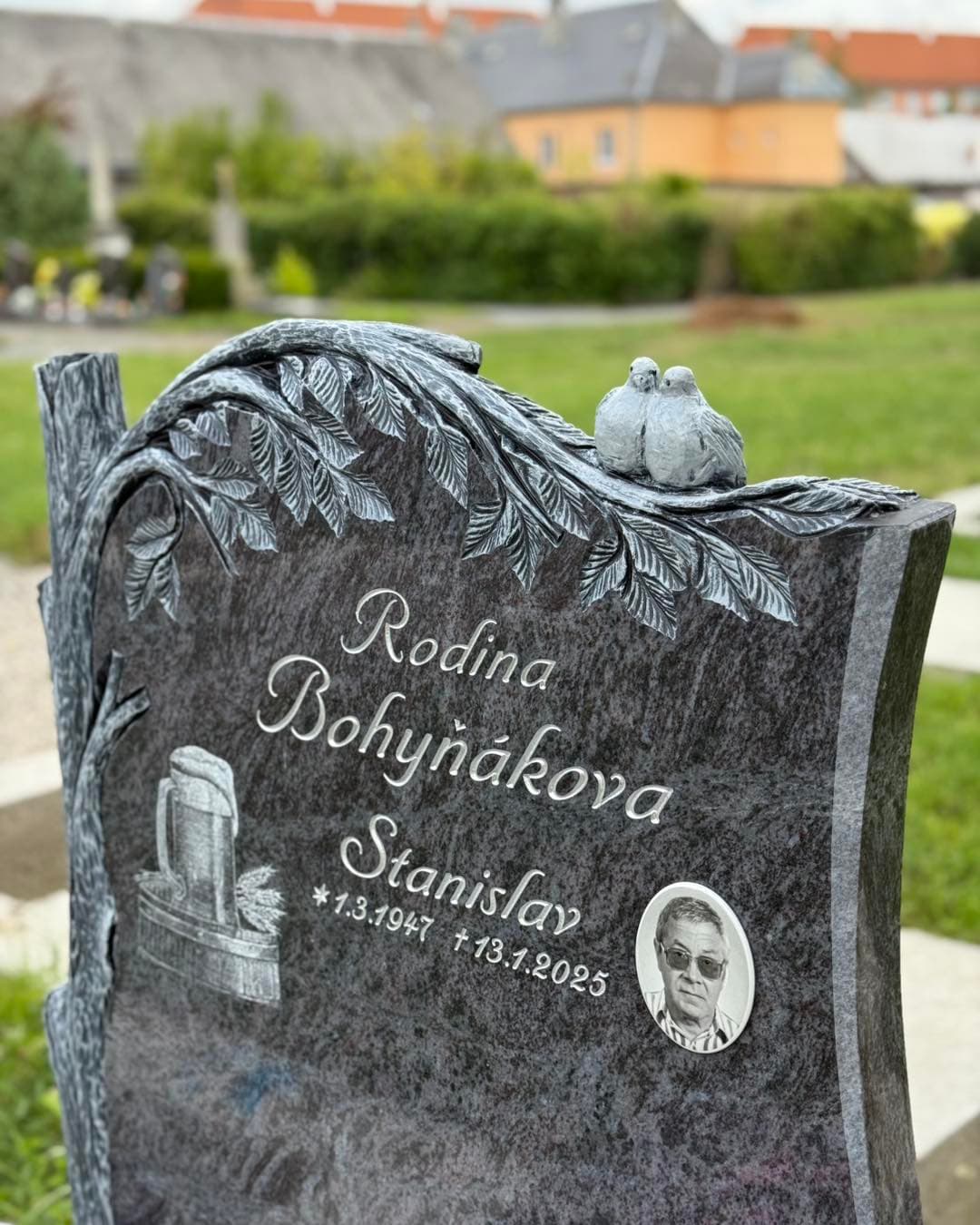 Žulový pomník na míru – STONIA kamenictví