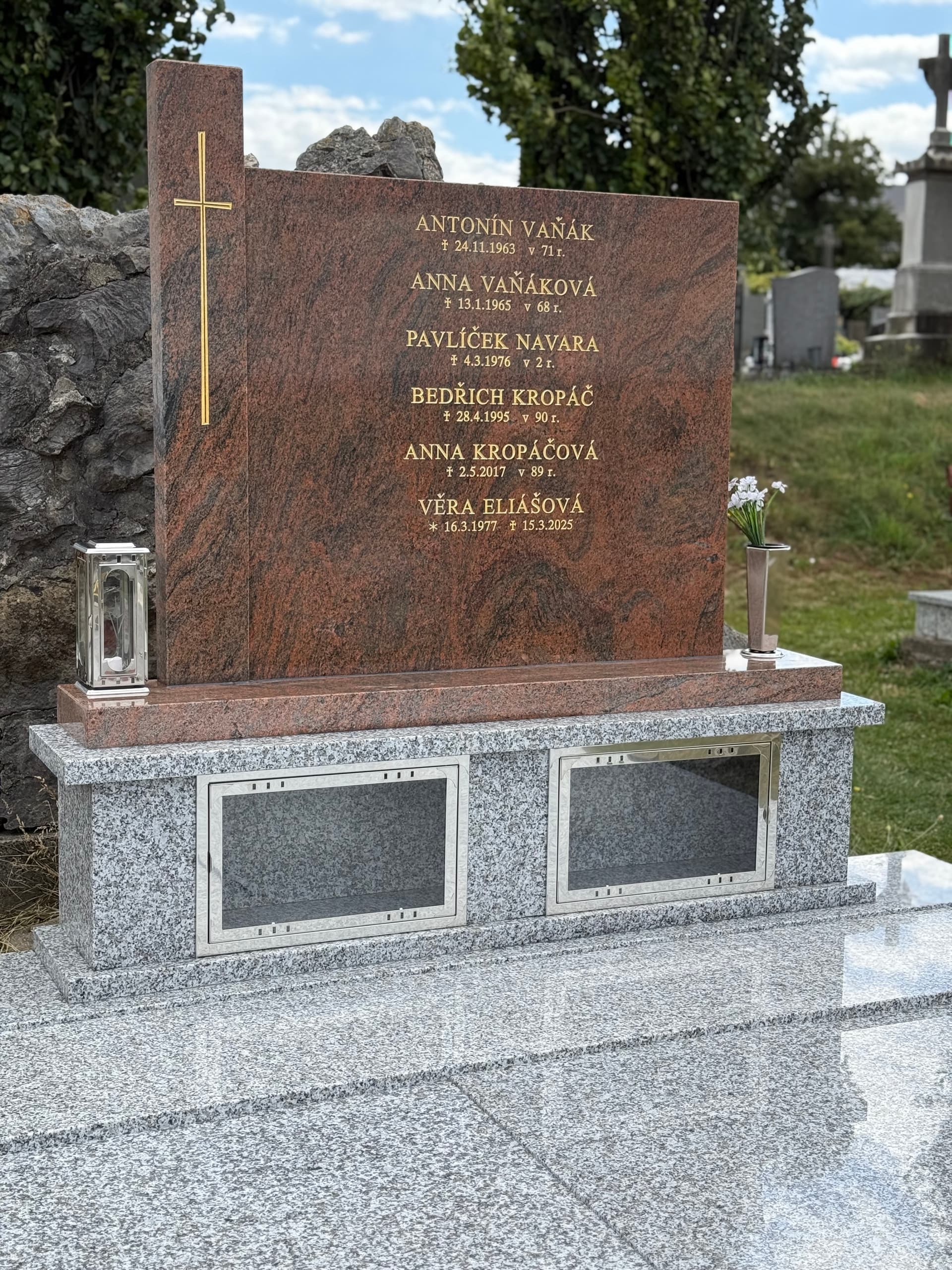 Kamenný pomník – STONIA kamenictví