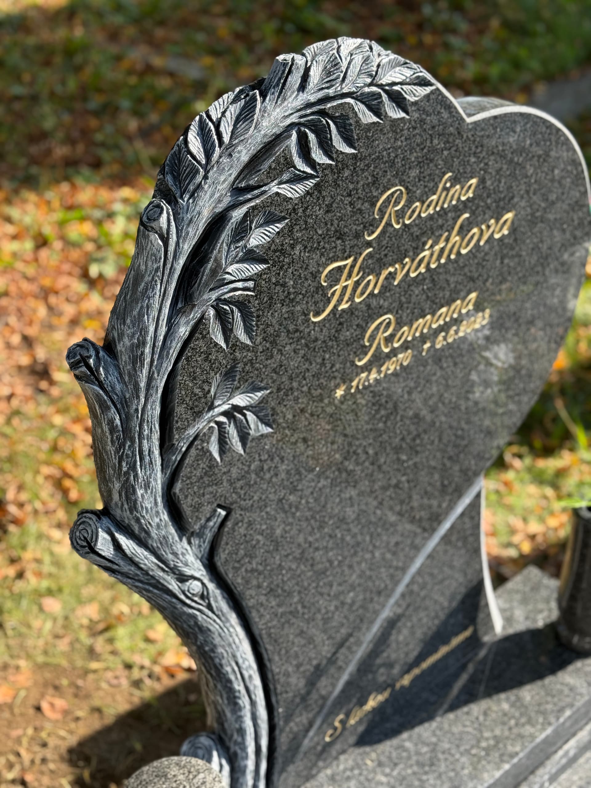 Kamenný pomník detail