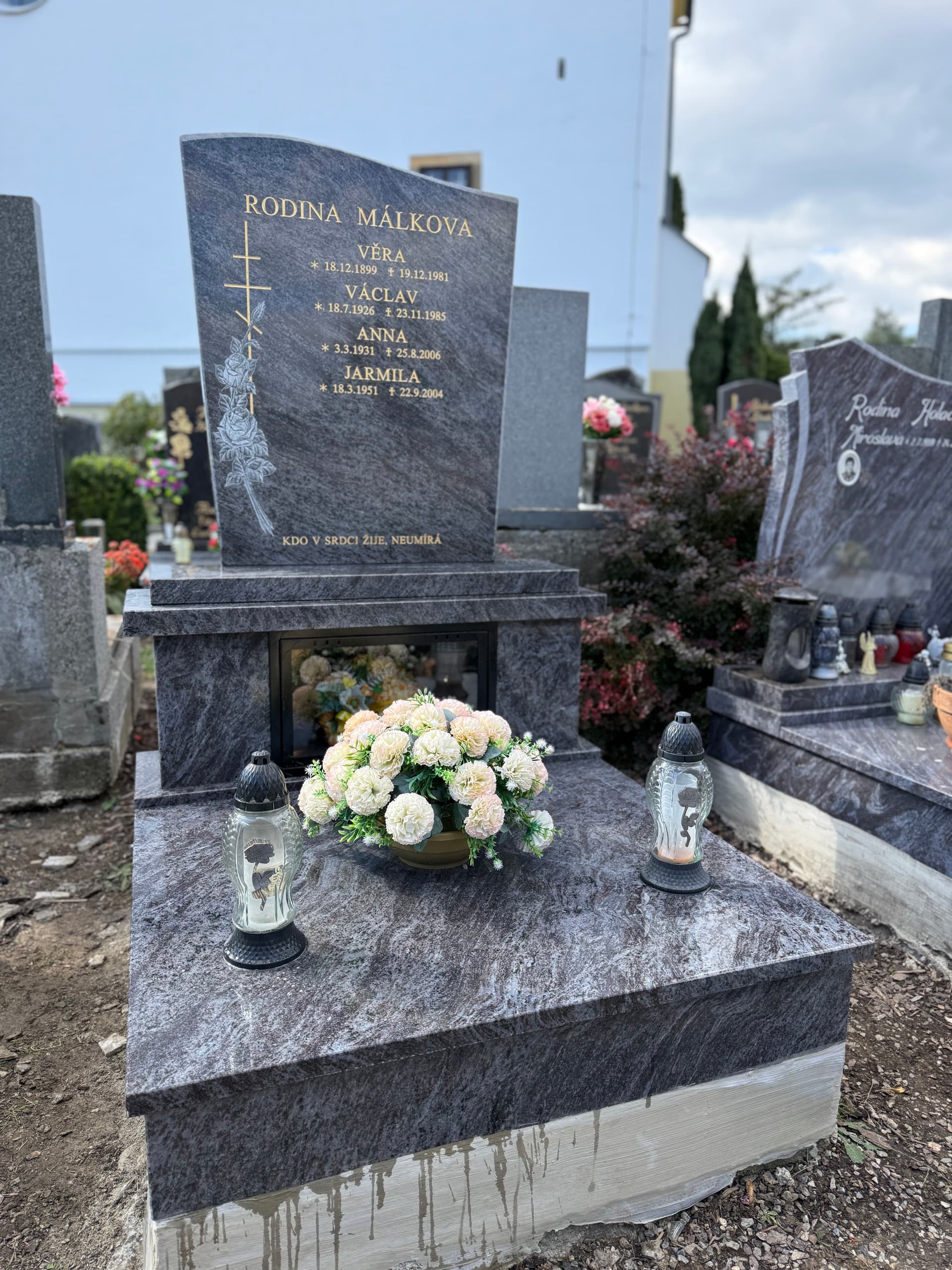Kamenný pomník – STONIA kamenictví