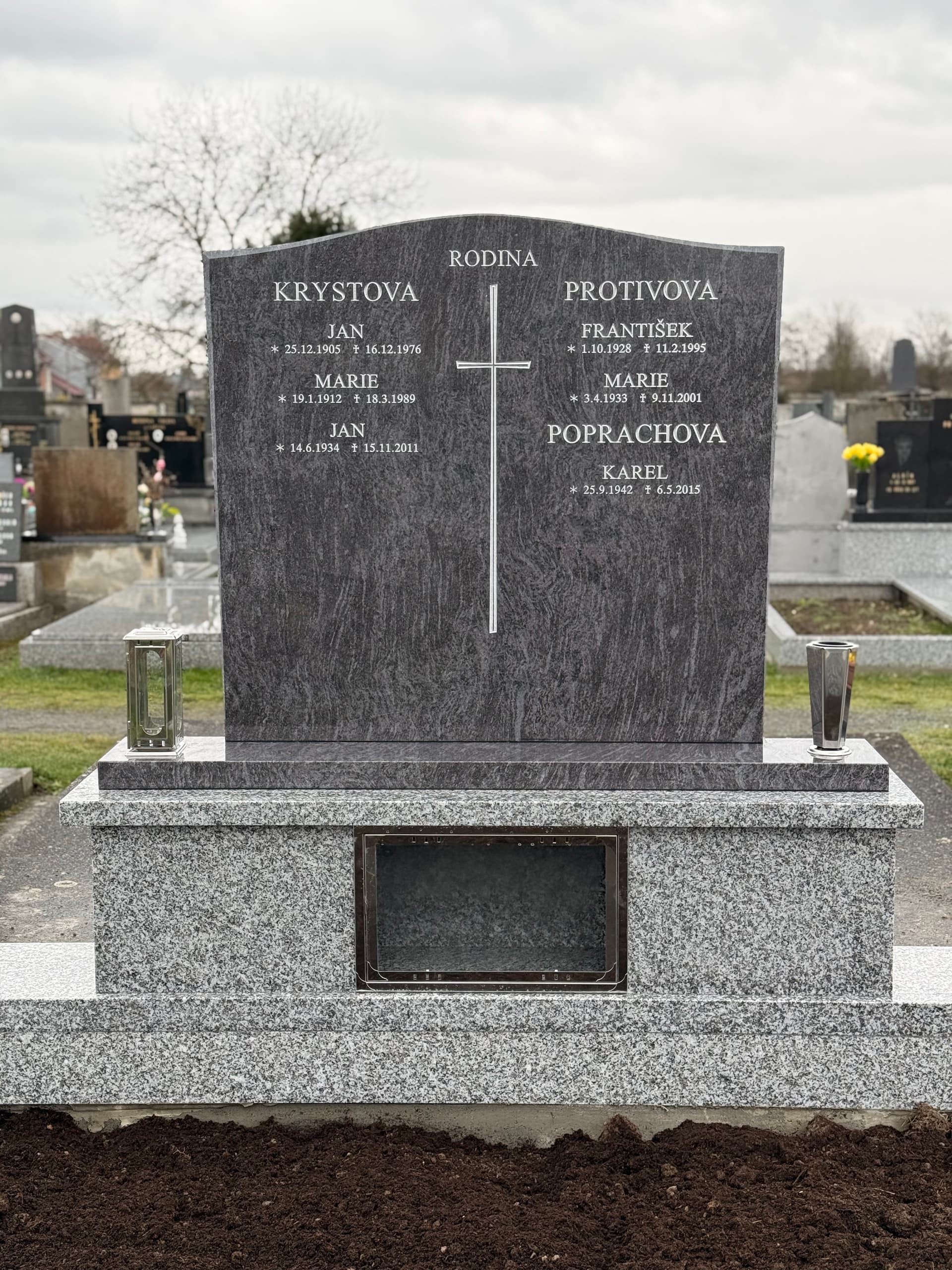 Kamenný pomník – STONIA kamenictví
