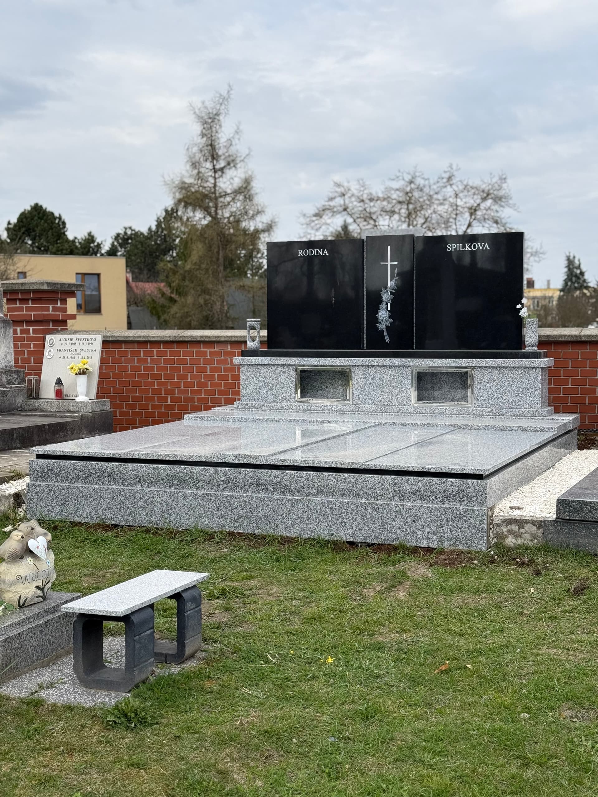 Kamenný pomník – STONIA kamenictví