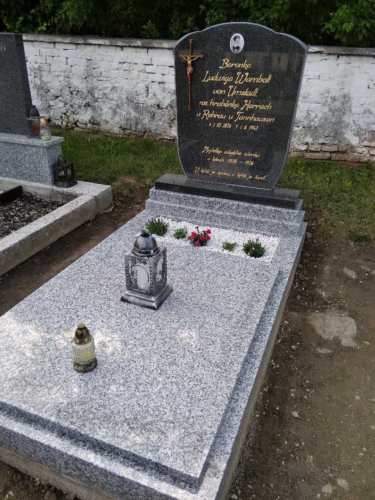 Kamenný pomník na míru – STONIA kamenictví