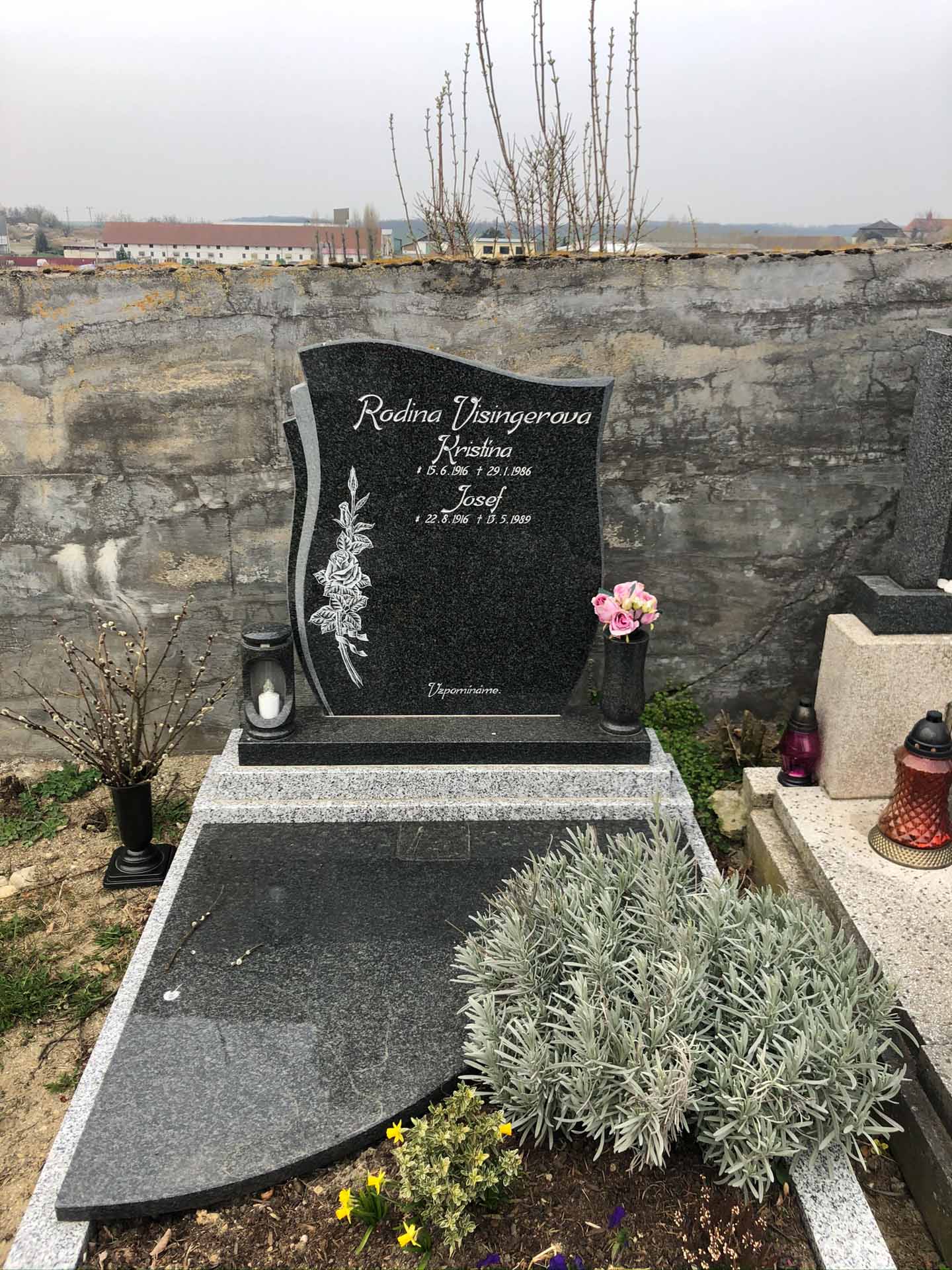 Kamenný pomník na míru – STONIA kamenictví