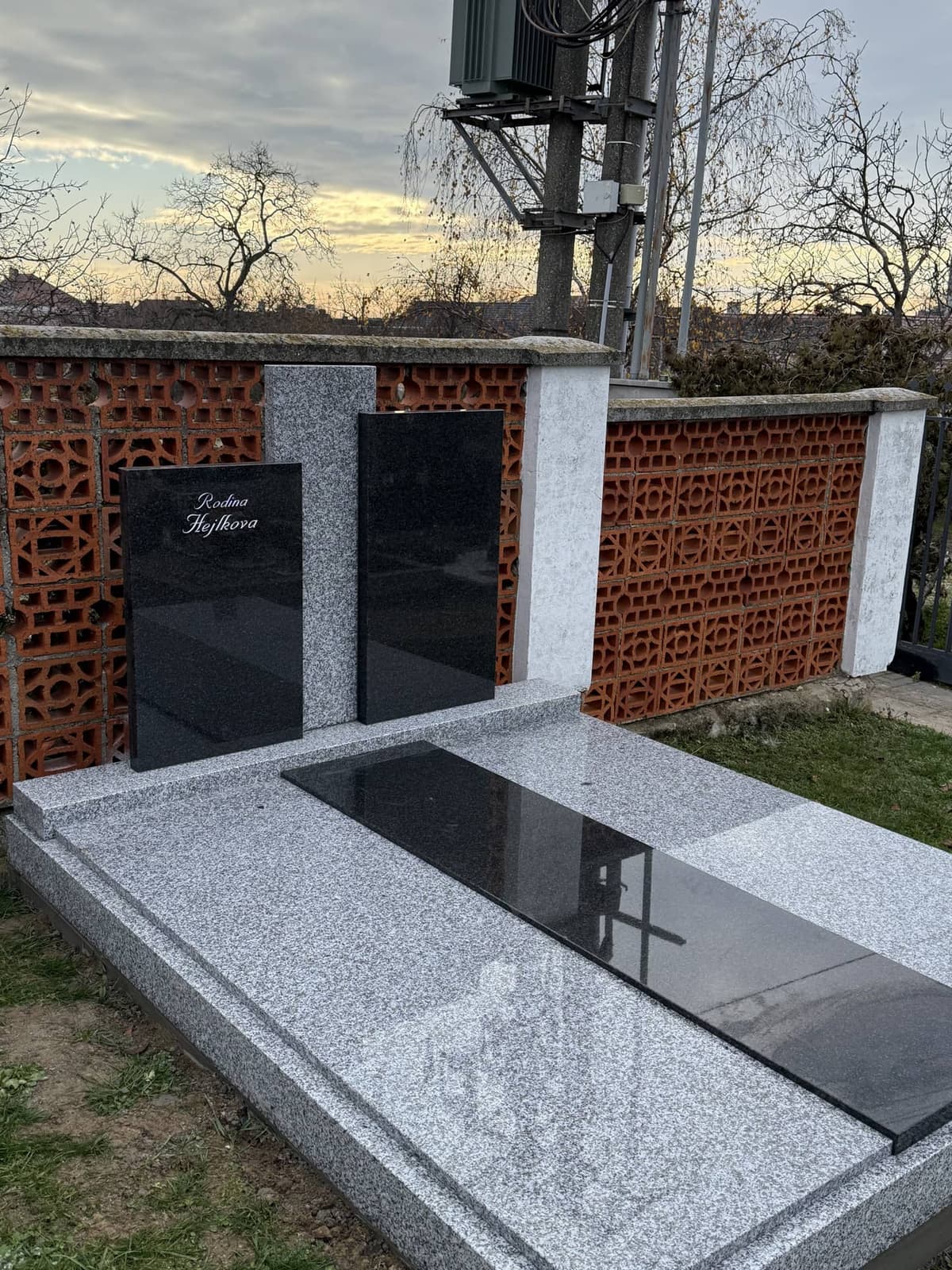 Kamenný pomník na míru – STONIA kamenictví