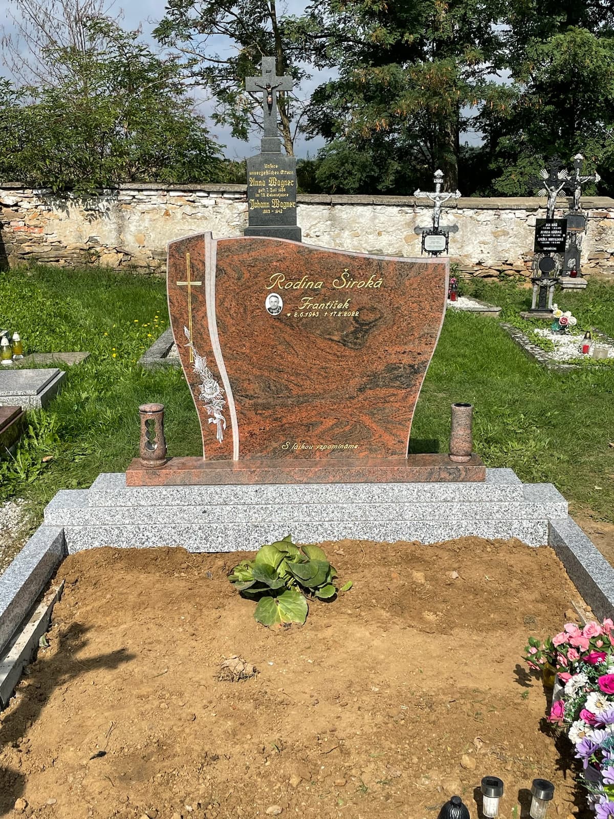 Kamenný pomník na míru – STONIA kamenictví
