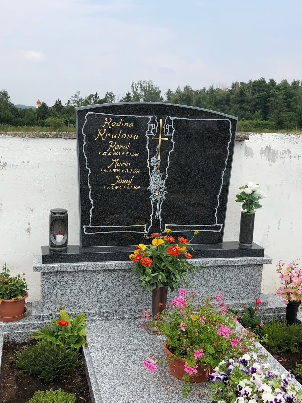 Kamenný pomník na míru – STONIA kamenictví