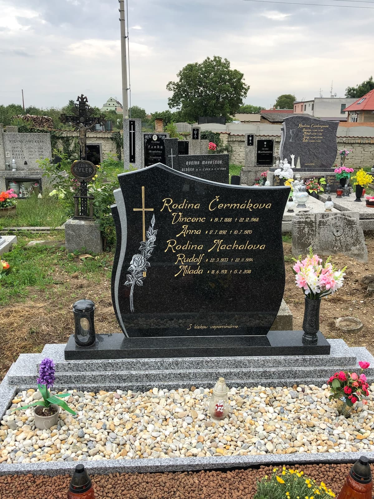 Kamenný pomník na míru – STONIA kamenictví