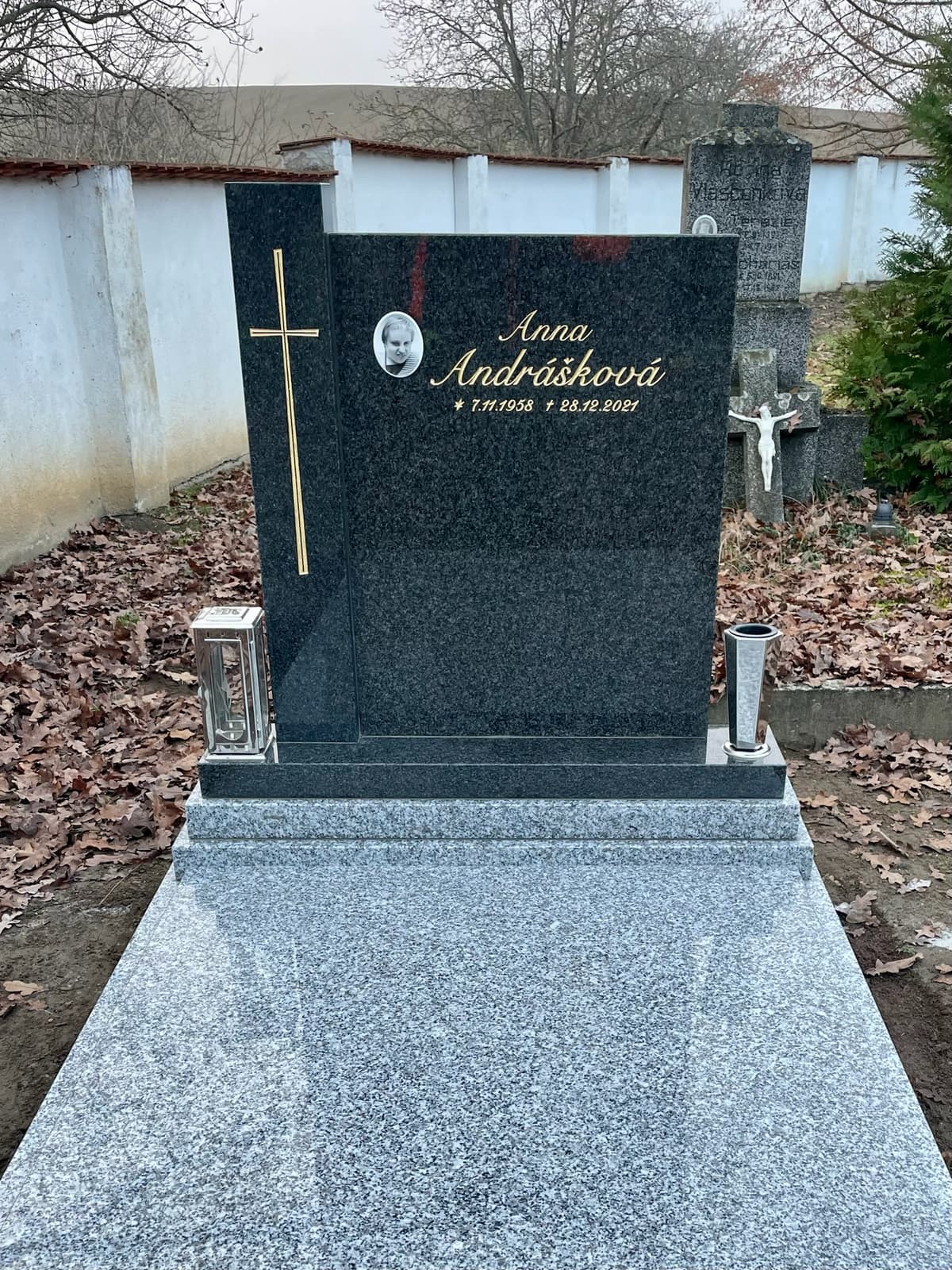 Kamenný pomník na míru – STONIA kamenictví