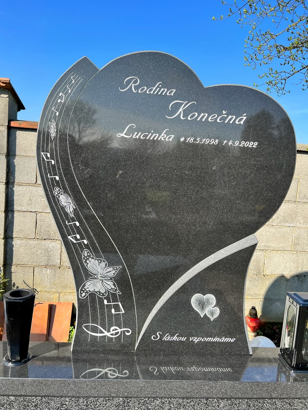 Kamenný pomník na míru – STONIA kamenictví