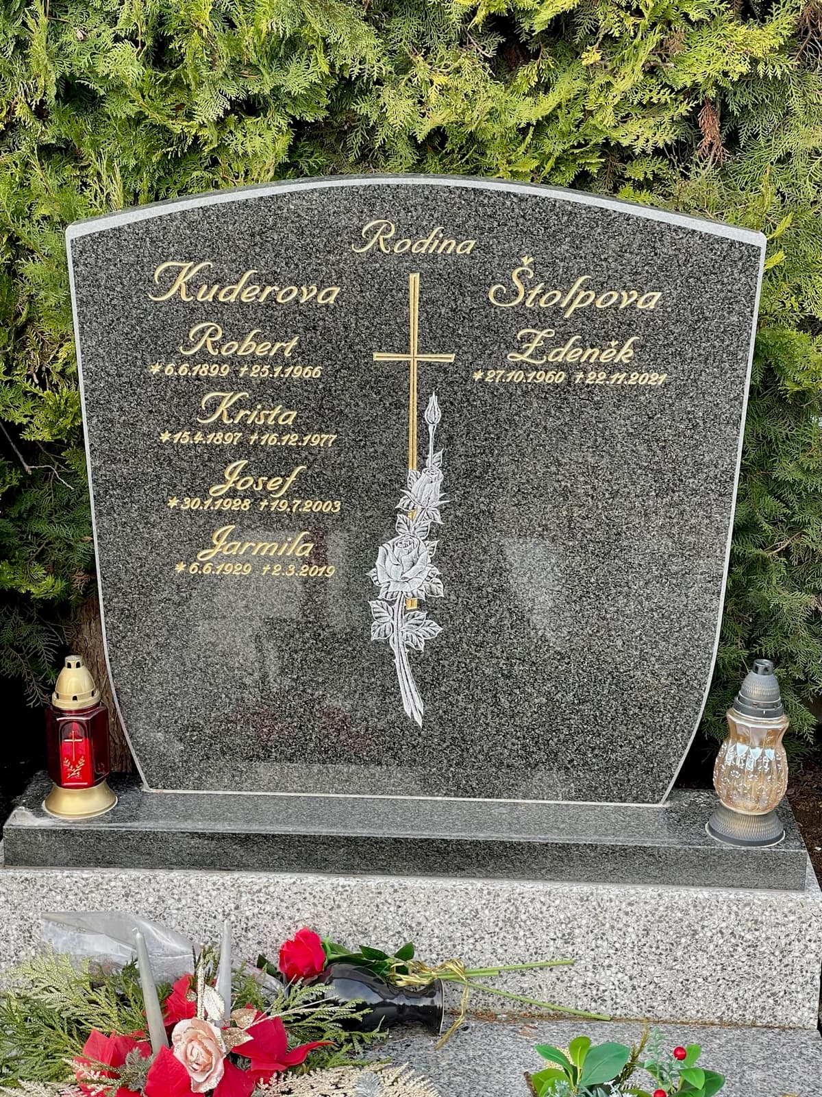 Kamenný pomník na míru – STONIA kamenictví