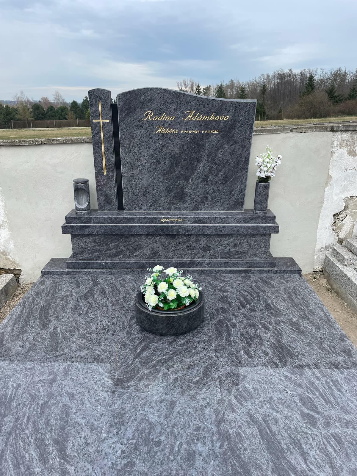Kamenný pomník na míru – STONIA kamenictví