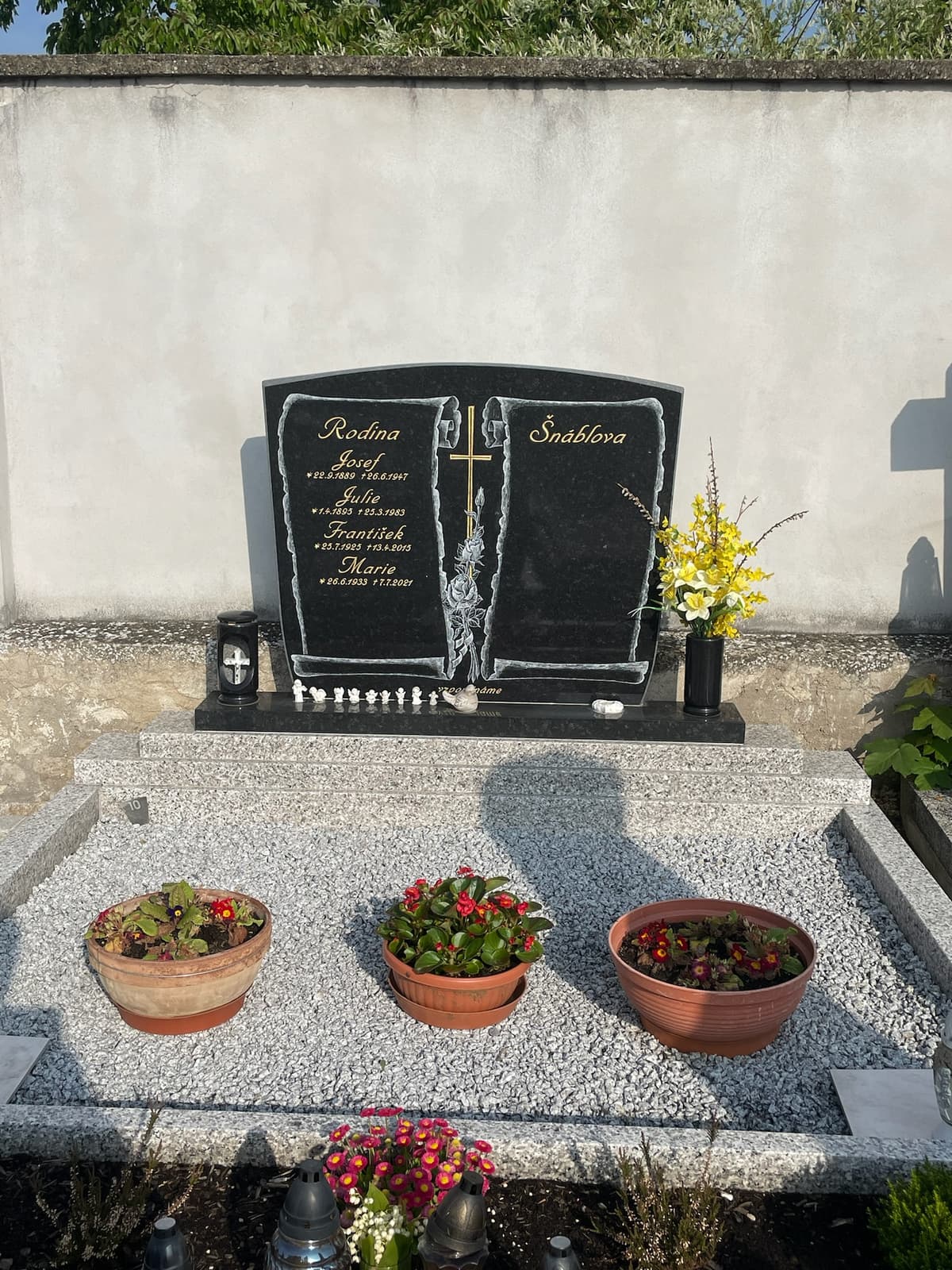 Kamenný pomník na míru – STONIA kamenictví