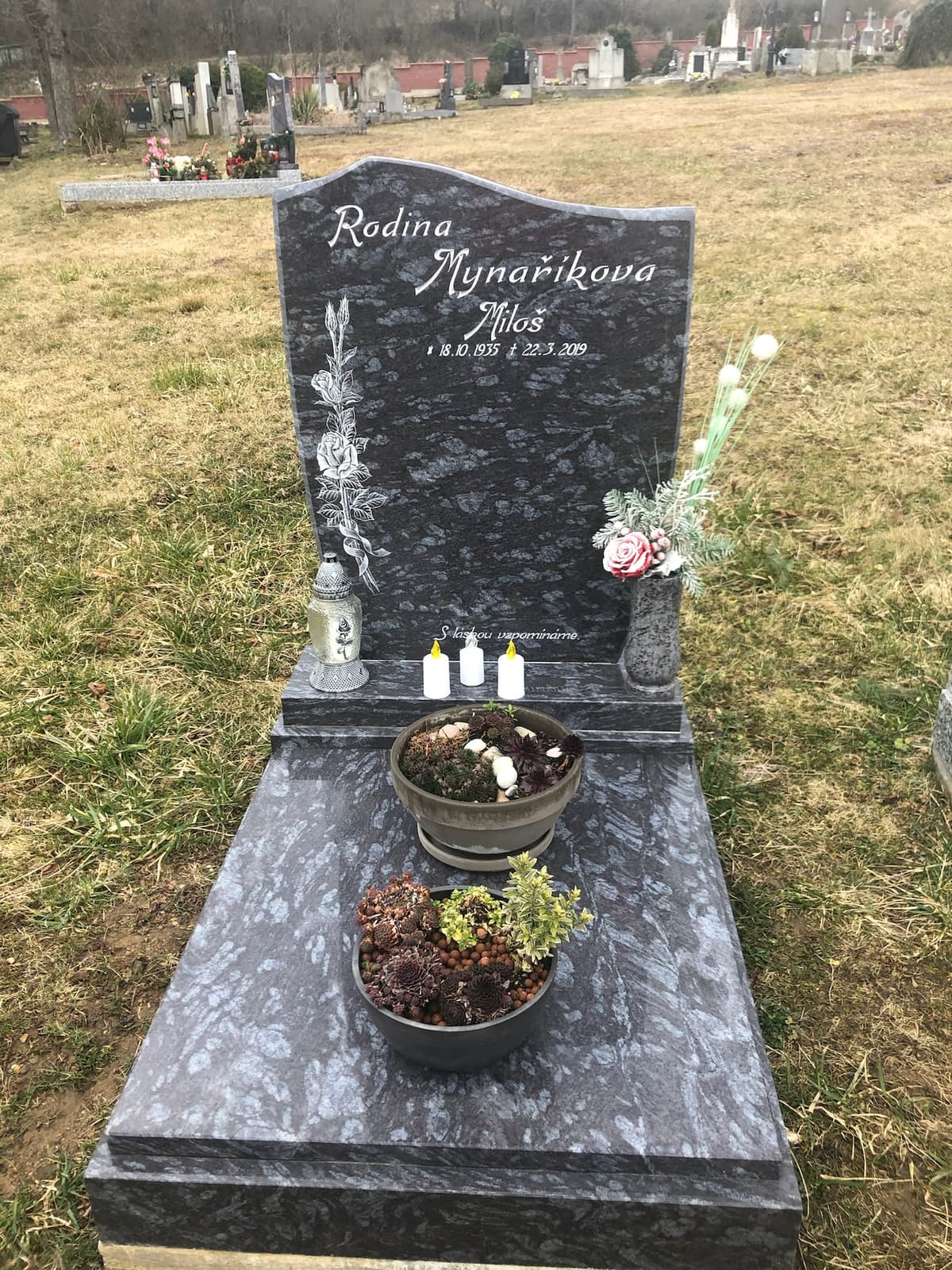 Kamenný pomník na míru – STONIA kamenictví