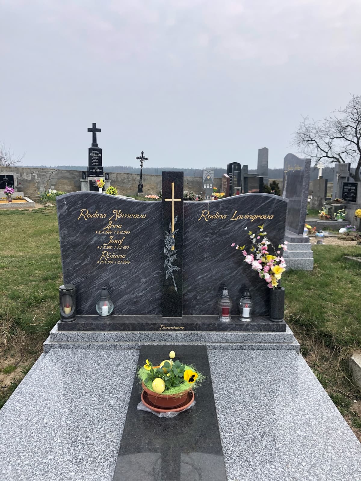 Kamenný pomník na míru – STONIA kamenictví