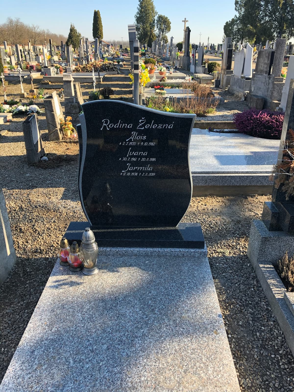 Kamenný pomník na míru – STONIA kamenictví