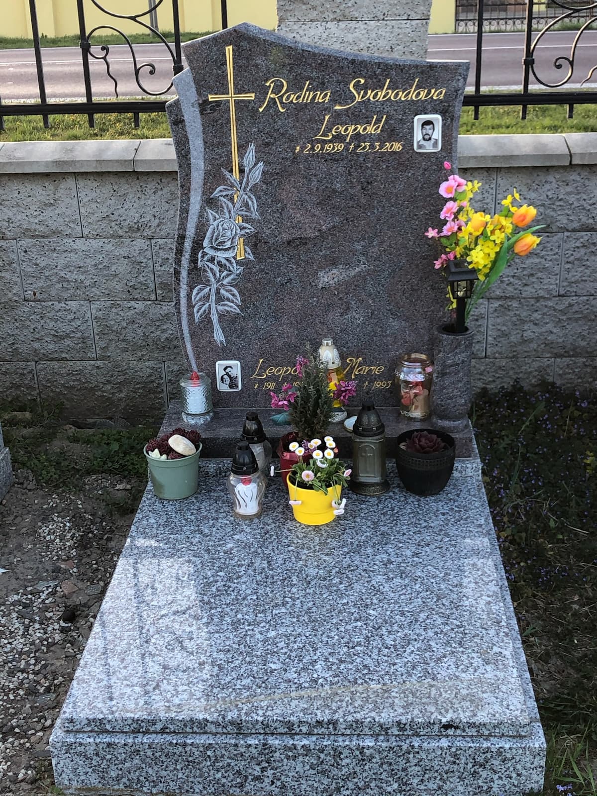 Kamenný pomník na míru – STONIA kamenictví