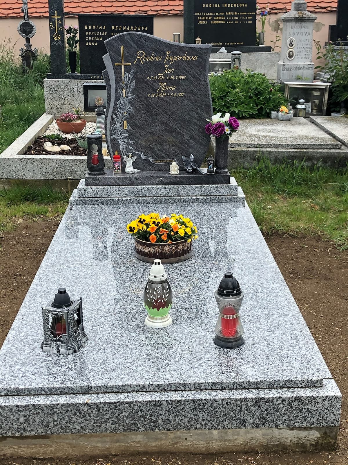 Kamenný pomník na míru – STONIA kamenictví