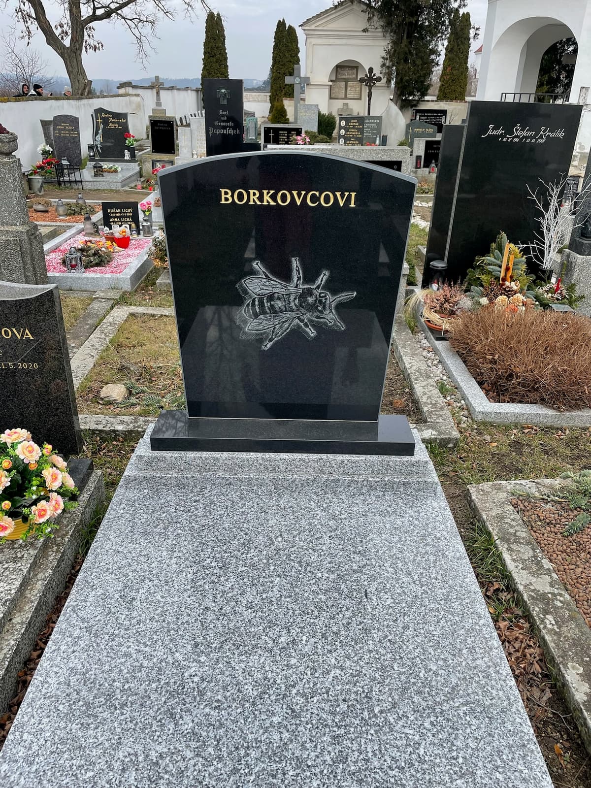 Kamenný pomník na míru – STONIA kamenictví