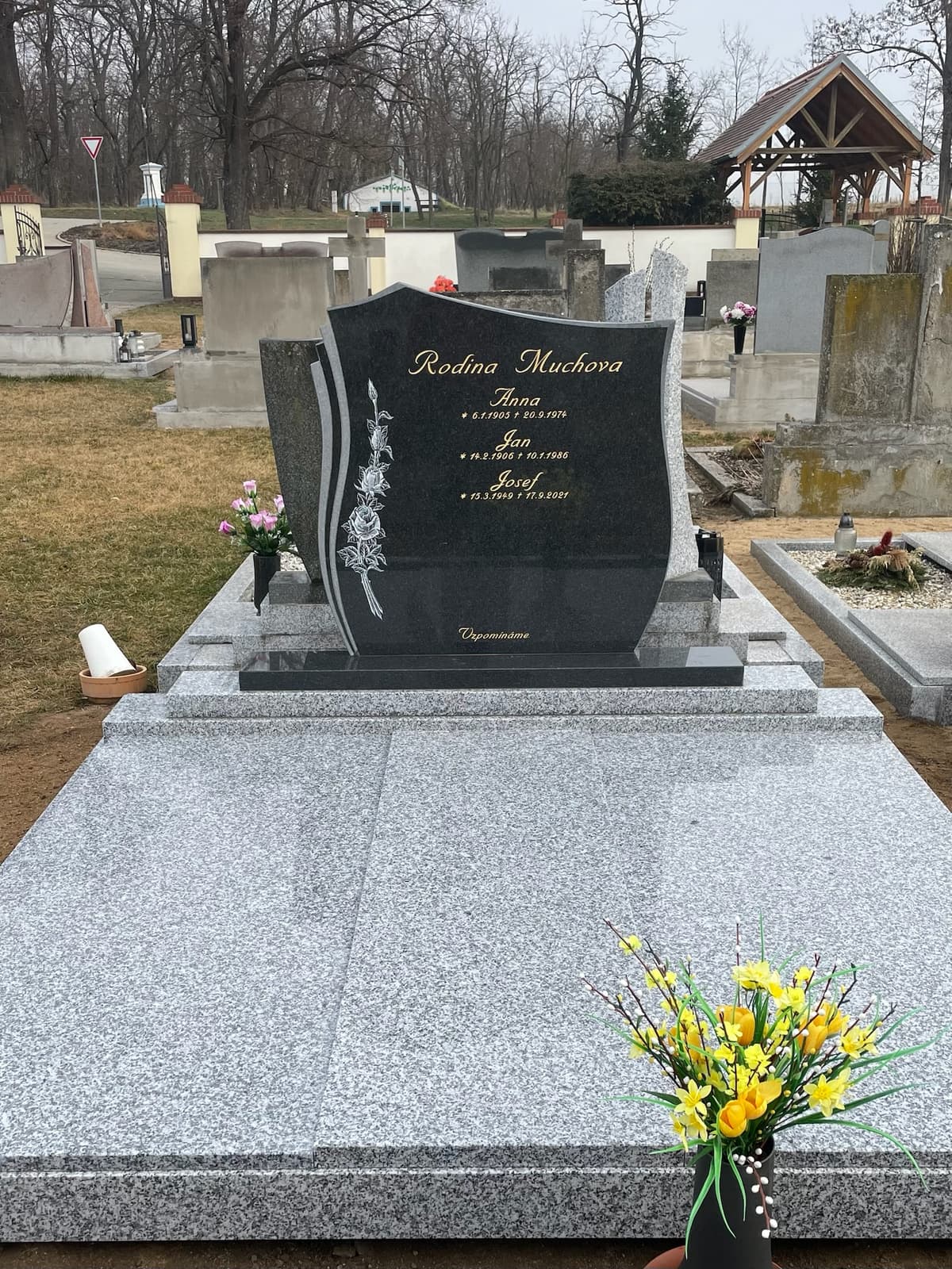 Kamenný pomník na míru – STONIA kamenictví