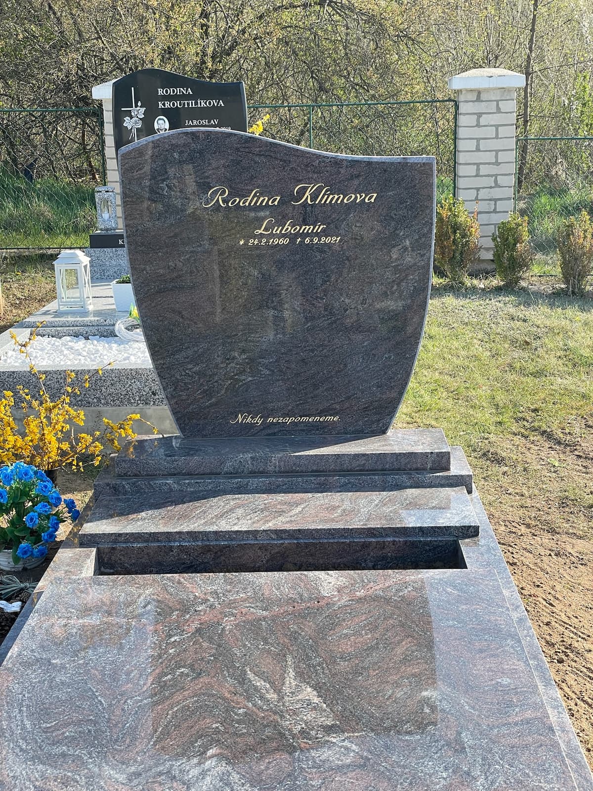 Kamenný pomník na míru – STONIA kamenictví