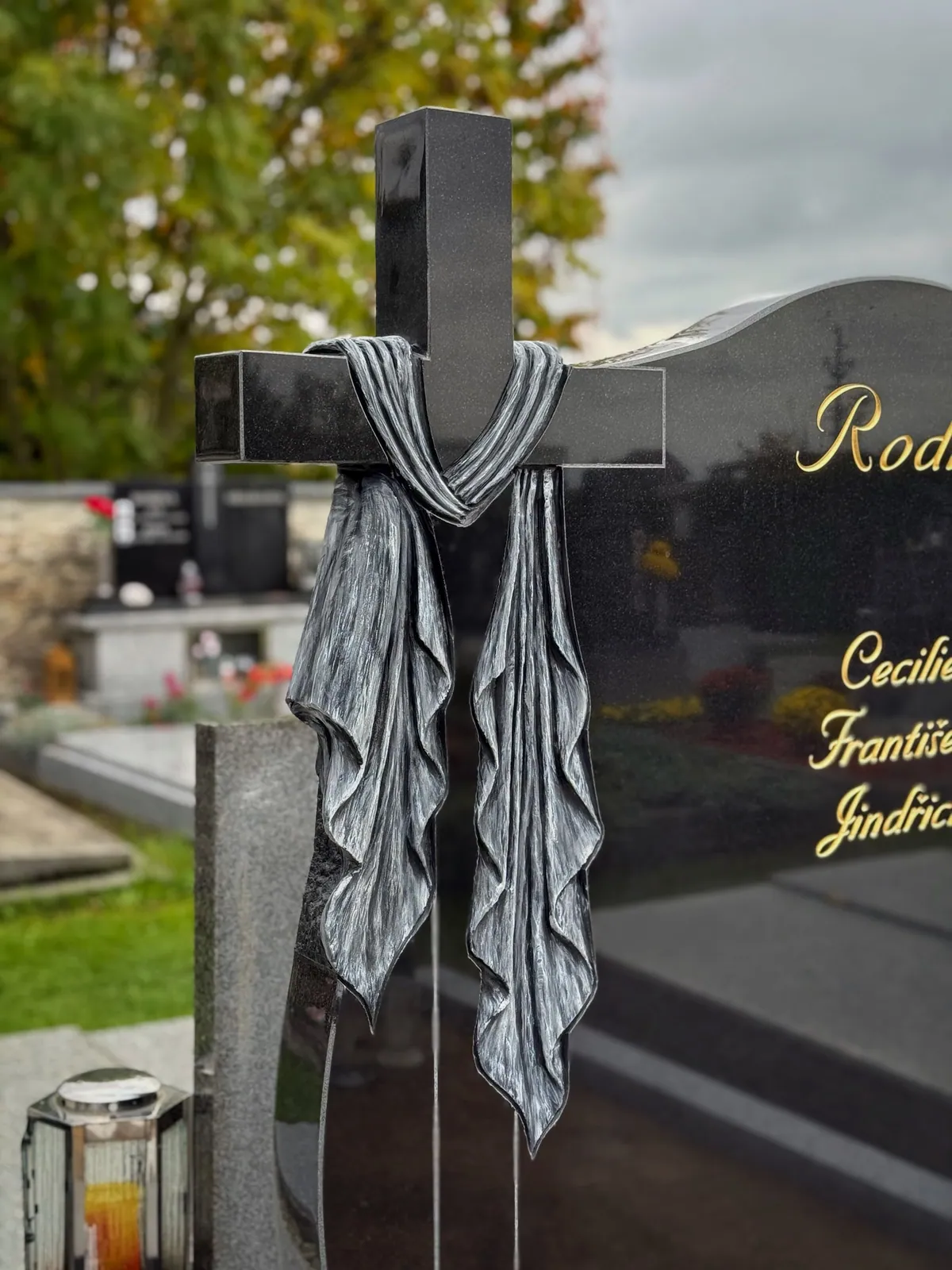 Pomník z naší realizace (29)